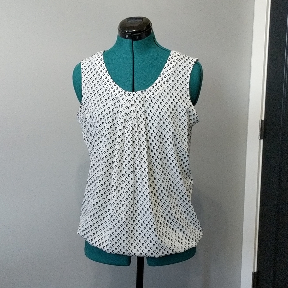 **Banana Republic** Light Weight Pleated Neckline Blouse